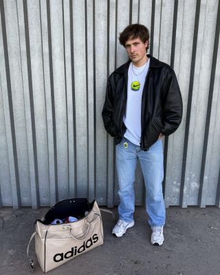 Tvůj oblíbený vintage dealer😎🤝🏼 Vintage, streetwear & collectibles🫶🏼 to je Vintage is not dead💀 • 2000+ unikátních kousků...